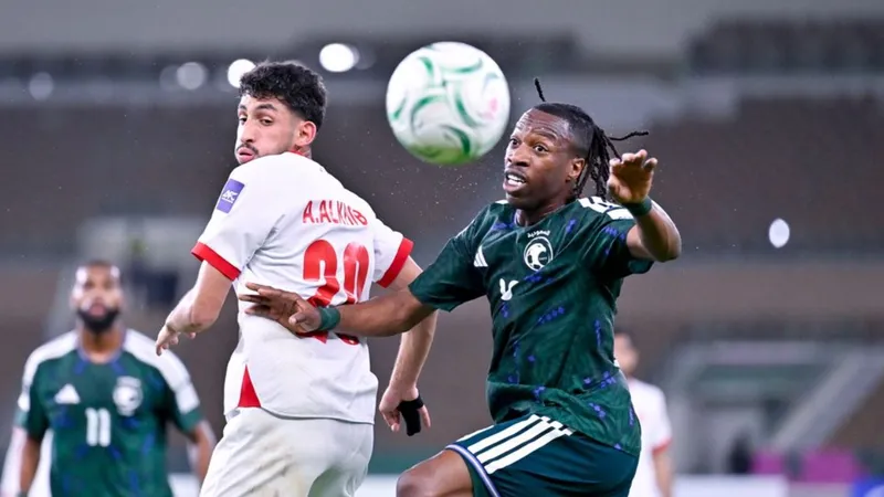 U23 Jordan (áo trắng) bất ngờ giành chiến thắng 3-2 trước đội chủ nhà U23 Saudi Arabia để làm cho cục diện bảng A thêm gay cấn.
