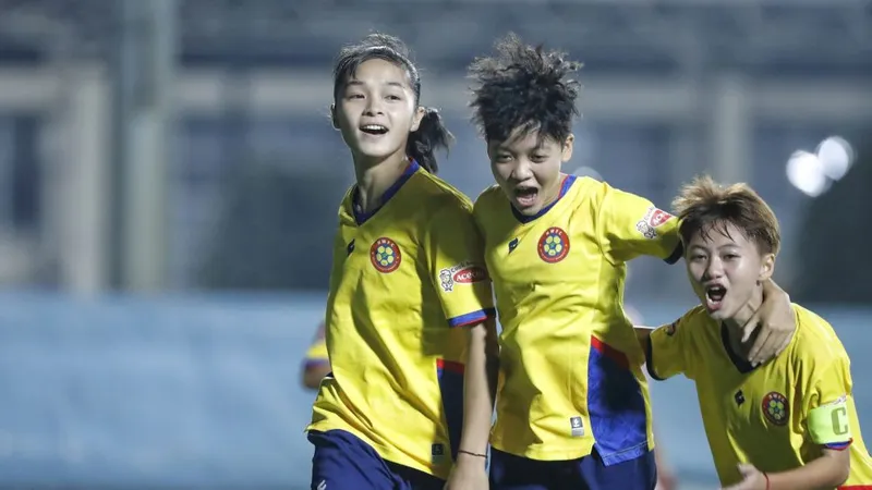 U19 nữ TPHCM gây ấn tượng sau lượt đi với ngôi đầu bảng.