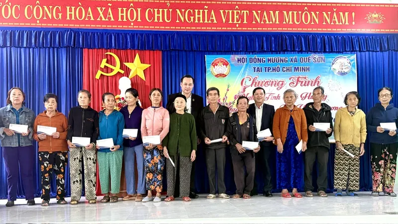 Những phần quà Tết ấm áp được gởi đến các gia đình có hoàn cảnh khó khăn khăn tại chương trình.