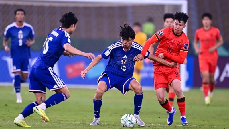 U23 Nhật Bản (áo xanh) thắng cách biệt 4-0 trước U23 Trung Quốc trong trận chung kết. Ảnh: AFC