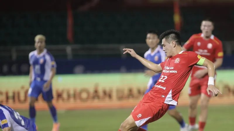Tiến Linh và các đồng đội hướng đến mục tiêu giành 3 điểm trước PVF. Ảnh: ĐÌNH VIÊN