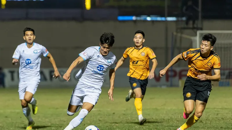 Thanh Hóa nỗ lực giành 1 điểm trước Nam Định ở vòng 12, nhưng khó khăn vẫn còn chờ đón đội này ở phía trước.