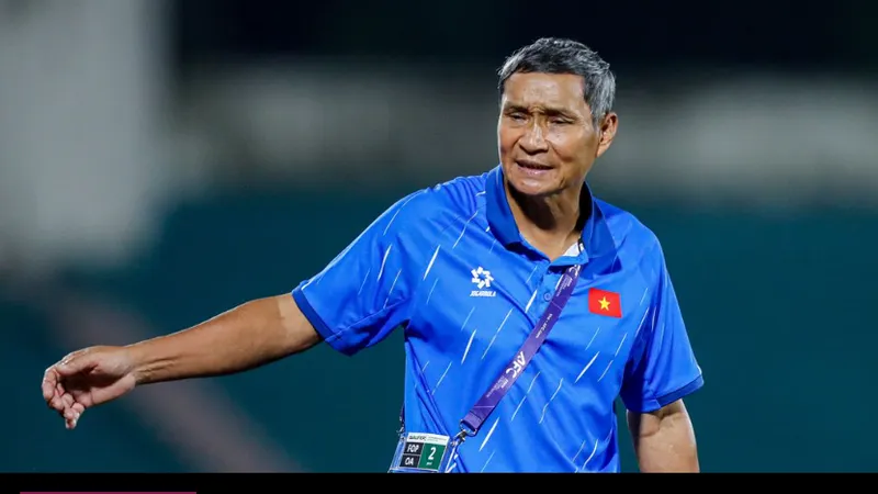 AFC nêu bật niềm đam mê bóng đá của HLV Mai Đức Chung