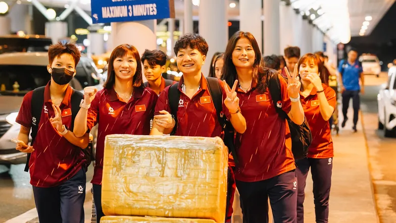 Thùy Trang và các đồng đội sẽ đón Tết Bính Ngọ xa nhà. Ảnh: TSNFC