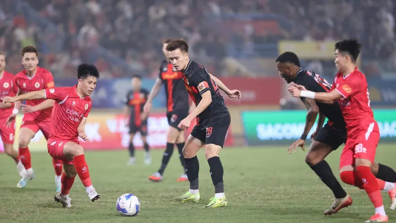 CAHN và Ninh Bình đang chiếm ưu thế ở cuộc đua vô địch.