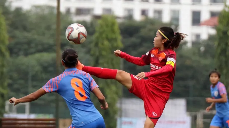 Huỳnh Như cùng các đồng đội hướng đến mục tiêu giành 3 điểm trước Ấn Độ ở trận ra quân. Ảnh: VFF