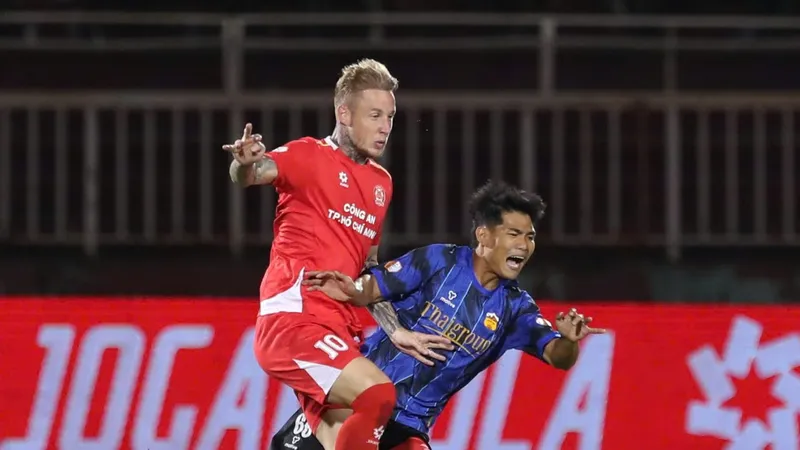 Công an TPHCM giành chiến thắng 1-0 trước HA.GL ở trận lượt đi trên sân nhà.