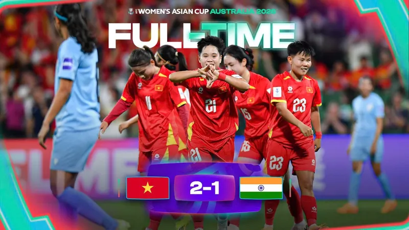 Vạn Sự với cú đúp bàn thắng ở trận ra quân gặp đội tuyển Ấn Độ.