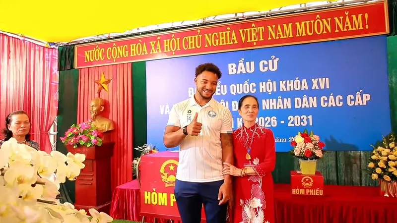 Niềm hạnh phúc đi bầu cử của các cầu thủ nhập tịch, Việt kiều đang thi đấu tại V-League