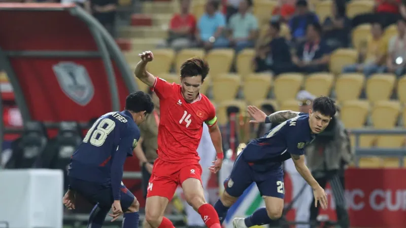 Hoàng Đức cùng đội tuyển Việt Nam vượt qua Thái Lan trong trận chung kết ASEAN Cup 2024. Ảnh: VFF