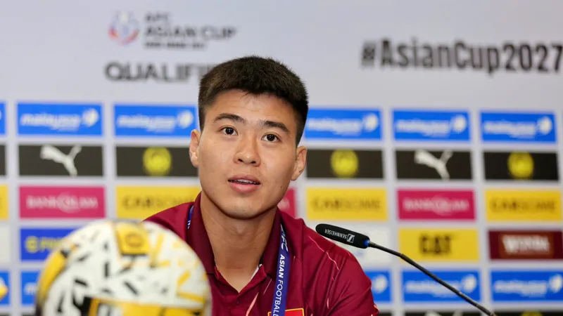 Duy Mạnh tiếp tục được tín nhiệm mang băng thủ quân đội tuyển Việt Nam.