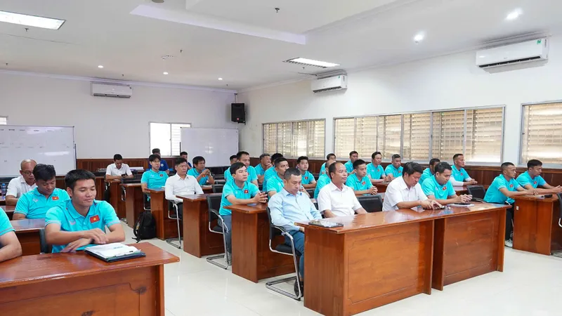 Tham dự khóa học có 24 học viên từ các CLB, trung tâm bóng đá, cơ sở đào tạo.