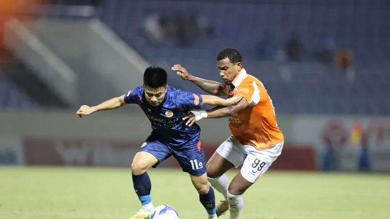 CAHN vượt qua Đà Nẵng với tỷ số 1-0 ở trận lượt đi trên sân Hàng Đẫy.