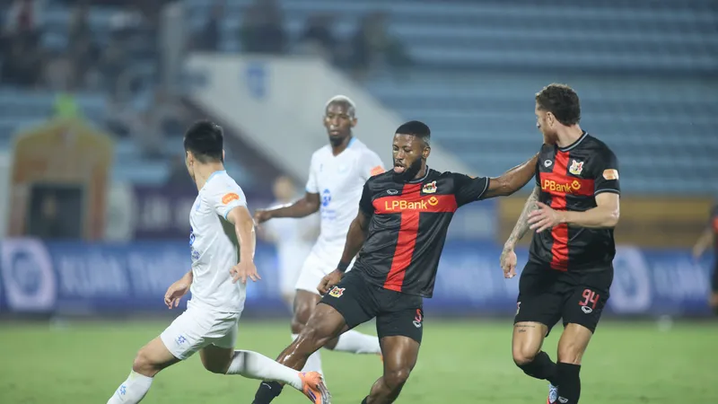 Nhiều CLB sẽ phải cân nhắc về sự lựa chọn tăng hay không số lượng cầu thủ nước ngoài từ mùa bóng tới.