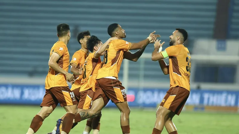 HA.GL bất ngờ vượt qua Nam Định ngay trên sân Thiên Trường. Ảnh: HAGL FC