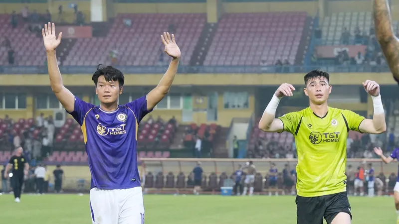 Thành Chung bị "treo giò" ở vòng 20 do thẻ phạt sẽ ảnh hưởng đến hàng thủ của Hà Nội FC trong chuyến làm khách trên sân Ninh Bình. 