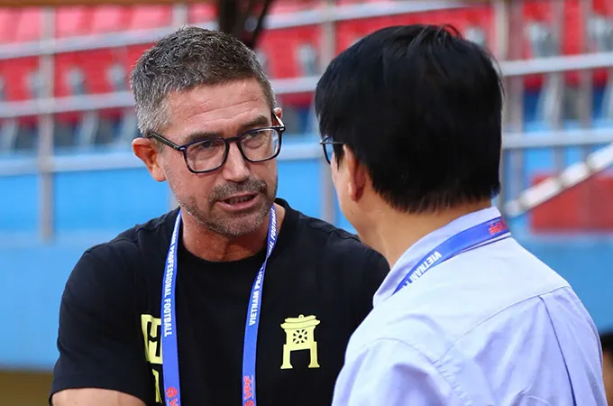 HLV Harry Kewell đang cùng Hà Nội FC thăng hoa trên bảng xếp hạng. Ảnh: ĐỨC CƯỜNG