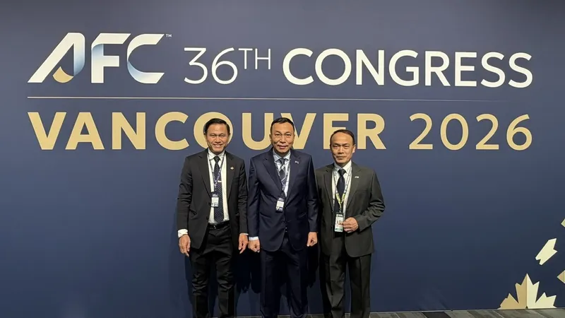Ông Trần Quốc Tuấn (giữa) – Ủy viên Ban thi đấu FIFA, Ủy viên thường vụ AFC, Chủ tịch VFF cùng ông Trần Anh Tú – Phó Chủ tịch VFF, ông Nguyễn Văn Phú – Tổng thư ký VFF tại Đại hội AFC.