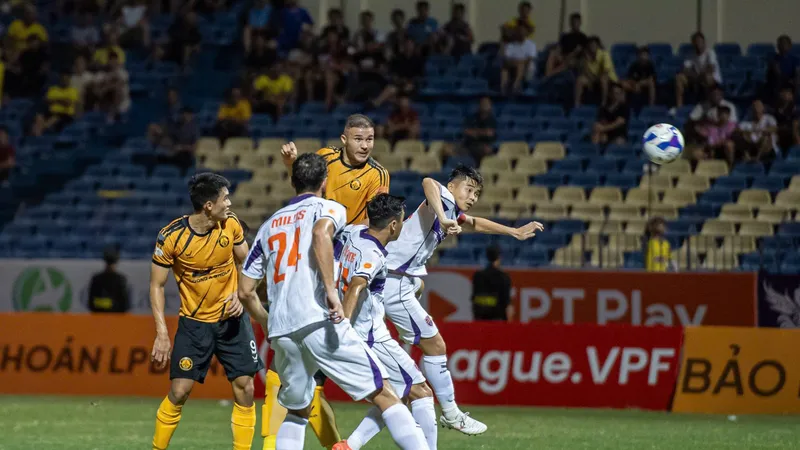 Trận lượt đi trên sân Thanh Hóa kết thúc với tỷ số hòa 1-1.