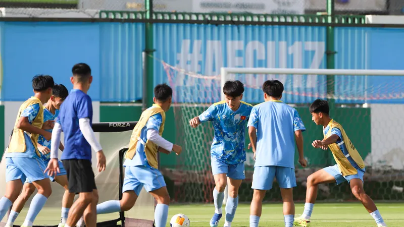 U17 Việt Nam và buổi tập cuối trước trận ra quân gặp U17 Yemen. Ảnh: ĐOÀN NHẬT