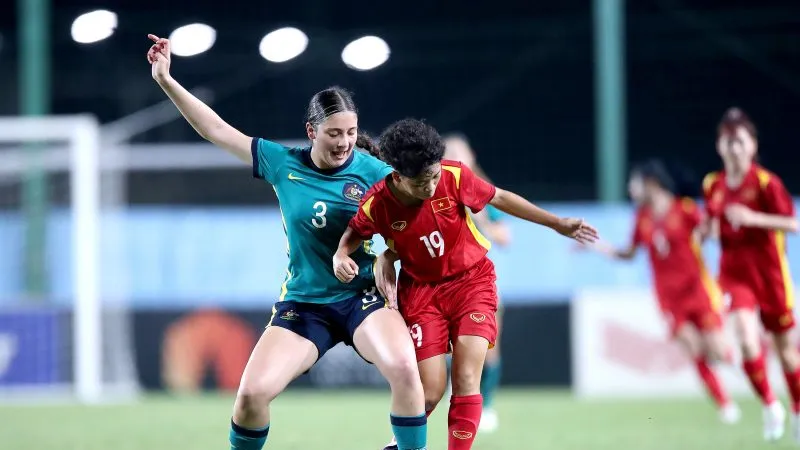 U17 nữ Việt Nam ở cuộc so tài cùng U17 nữ Australia vào năm 2023. Ảnh: VFF