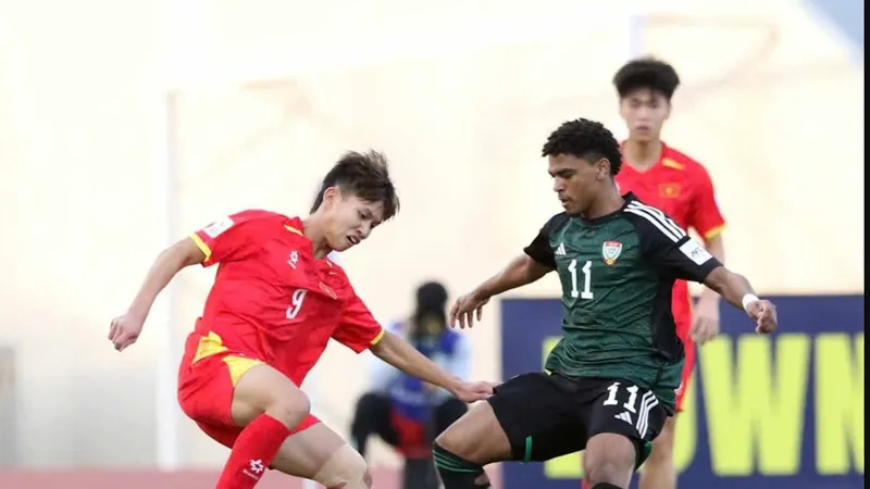 Cuộc so tài bất phân thắng bại giữa U17 Việt Nam và U17 UAE vào năm 2025. Ảnh: VFF