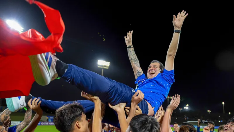 Thầy trò HLV Roland tiếp bước U17, đội tuyển nữ, đội tuyển futsal tham dự đấu trường World Cup. ĐOÀN NHẬT