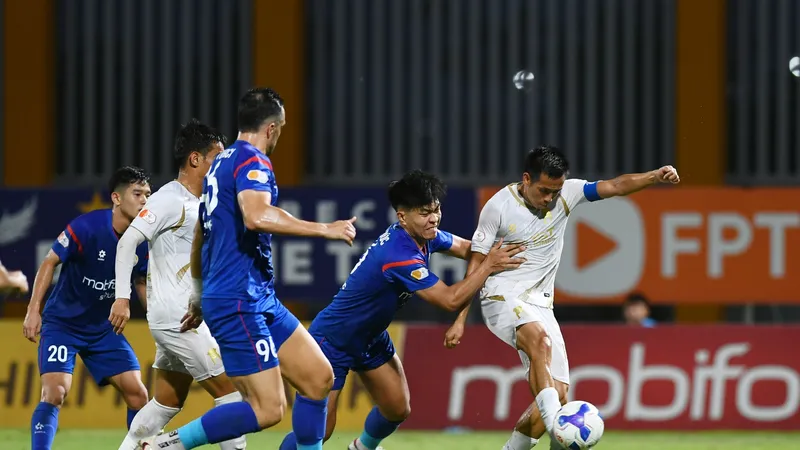 Văn Quyết tỏa sáng với vai trò dẫn dắt lối chơi và 1 lần lập công cho Hà Nội FC. Ảnh: HNFC