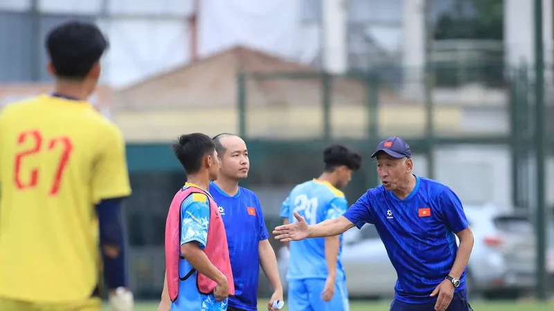 Thầy trò HLV Yutaka Ikeuchi tích cực chuẩn bị cho giải U19 Đông Nam Á 2026. Ảnh: ĐOÀN NHẬT