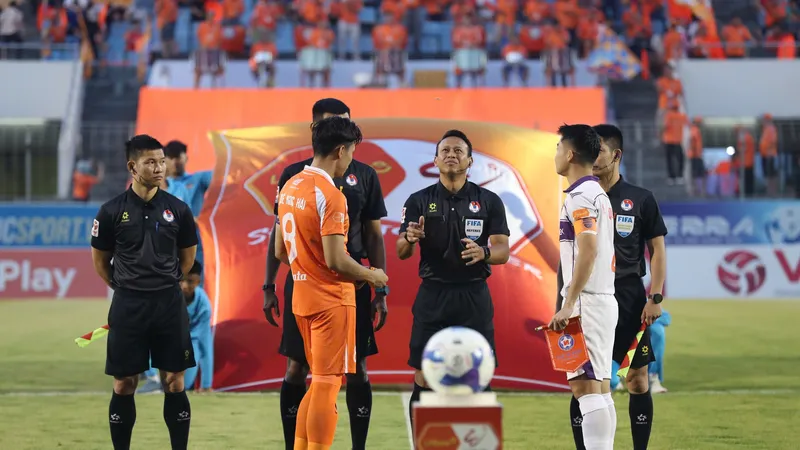 Trọng tài Razlan Joffri Bin Ali. Ảnh: VPF