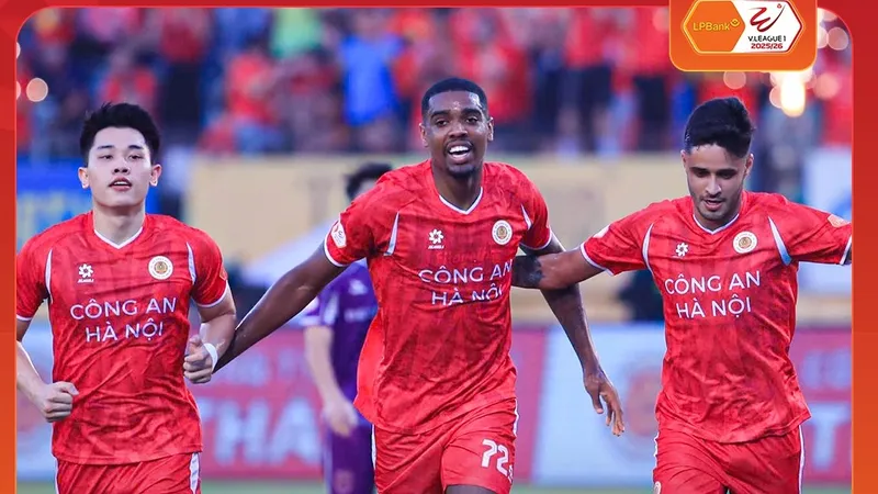 CLB CAHN giành cú "hatrick giải thưởng" trong tháng 5.