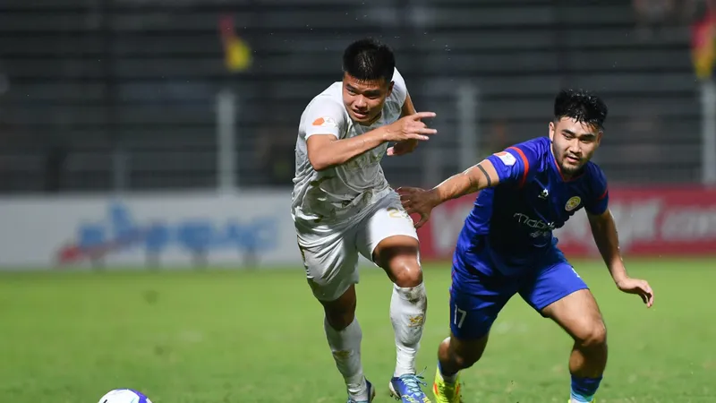 Phong độ thi đấu thiếu ổn định đang làm cho Hà Nội FC mất quyền tự quyết trong cuộc đua vào top 3. Ảnh: VPF