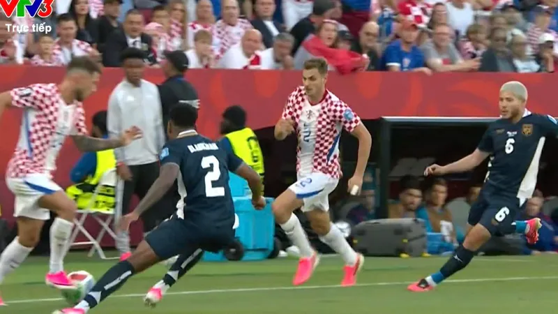 Croatia có chiến thắng kịp thời trước Panama để thắp lại hy vọng tranh vé đi tiếp.
