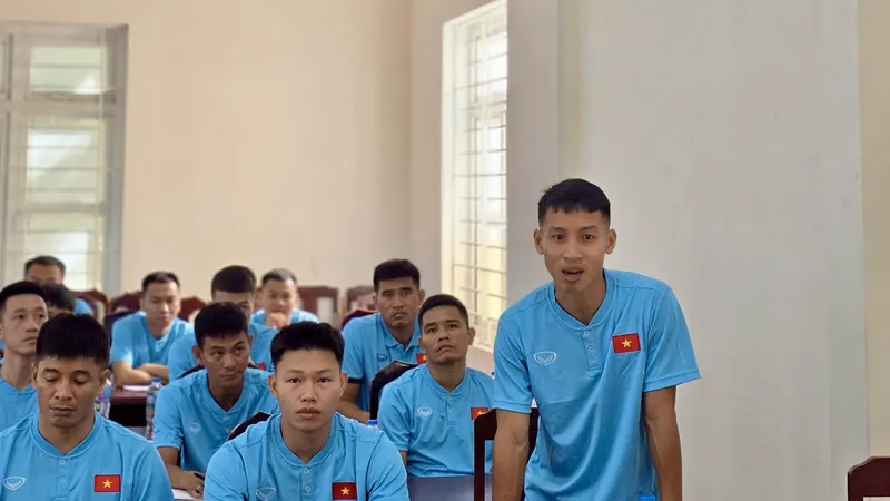 Đỗ Hùng Dũng cùng nhiều cầu thủ kỳ cựu đang còn thi đấu như Văn Thắng, Huy Hùng, Khắc Ngọc... đăng ký tham dự khóa học.