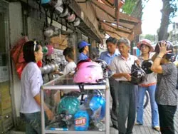 Nón bảo hiểm thời trang hết thời!