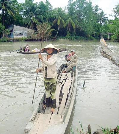 Người đưa đò trên kênh Sậy Níu