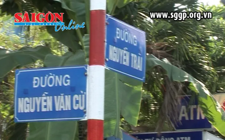 Lòng lề đường biến thành nơi buôn bán!
