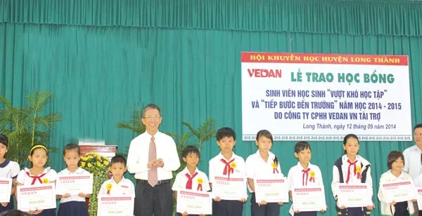 Vedan tặng hơn 100 suất học bổng cho học sinh vượt khó học tập