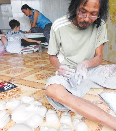 Chuyện kể từ những chiếc mặt nạ