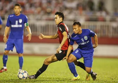 Becamex Bình Dương thắng SCG Muangthong Utd 2 - 1