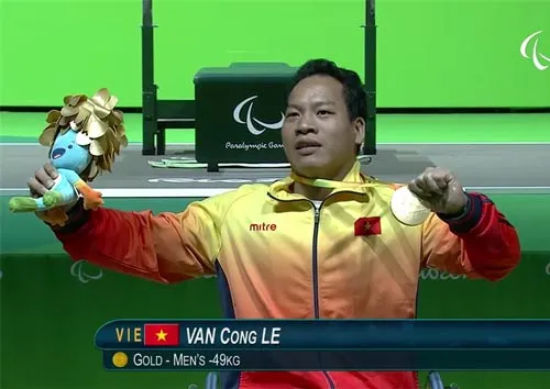 Giấu nước mắt để thế giới phải “ngã mũ”