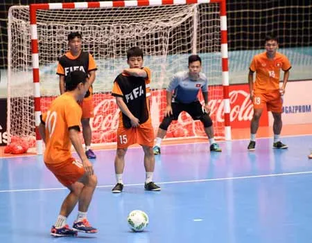 Việt Nam sẵn sàng để gặp “gấu Nga”