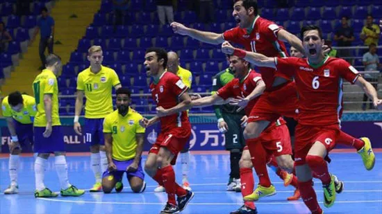 Loạt trận thứ 2 vòng 16 đội: Iran tạo “địa chấn”