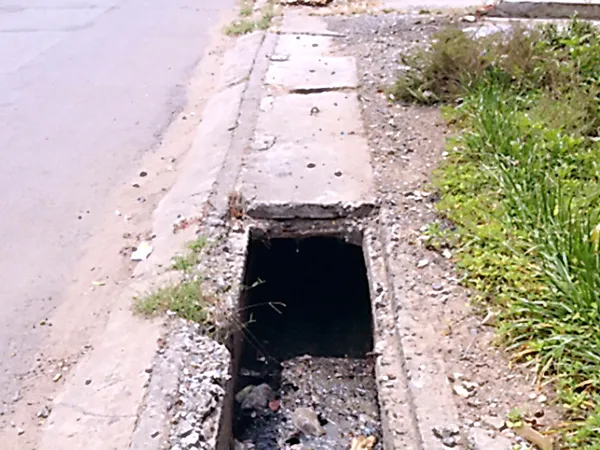 Nhiều nắp cống hư, mất