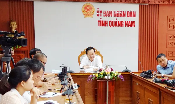 Vụ hút cát vùng sạt lở Cửa Đại mang đi bán do buông lỏng quản lý