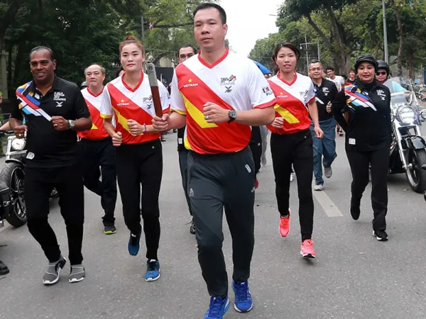 Đông đảo VĐV Việt Nam chạy hưởng ứng SEA Games 2017