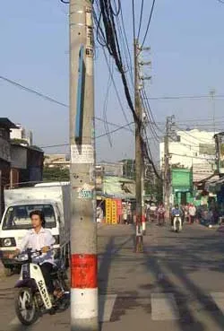 Đường làm xong vẫn không dời cột?