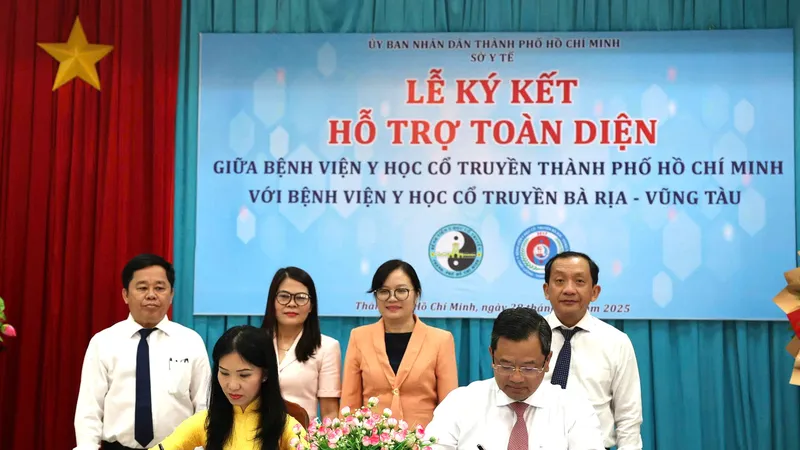 Lễ ký kết hỗ trợ toàn diện giữa Bệnh viện Y học cổ truyền TPHCM và Bệnh viện Y học cổ truyền Bà Rịa - Vũng Tàu