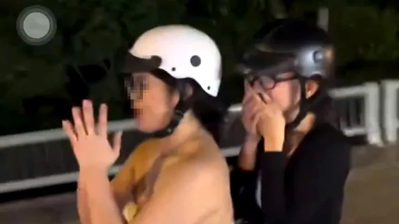 Xác minh clip cô gái vừa lái xe vừa vái lạy trên đường