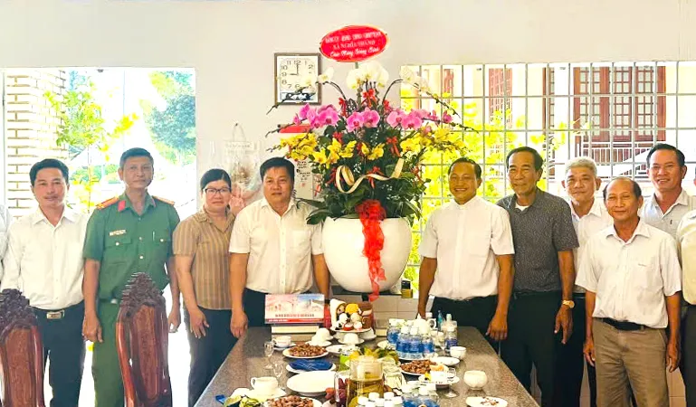 Thăm, chúc mừng các cơ sở tôn giáo dịp Giáng sinh 
